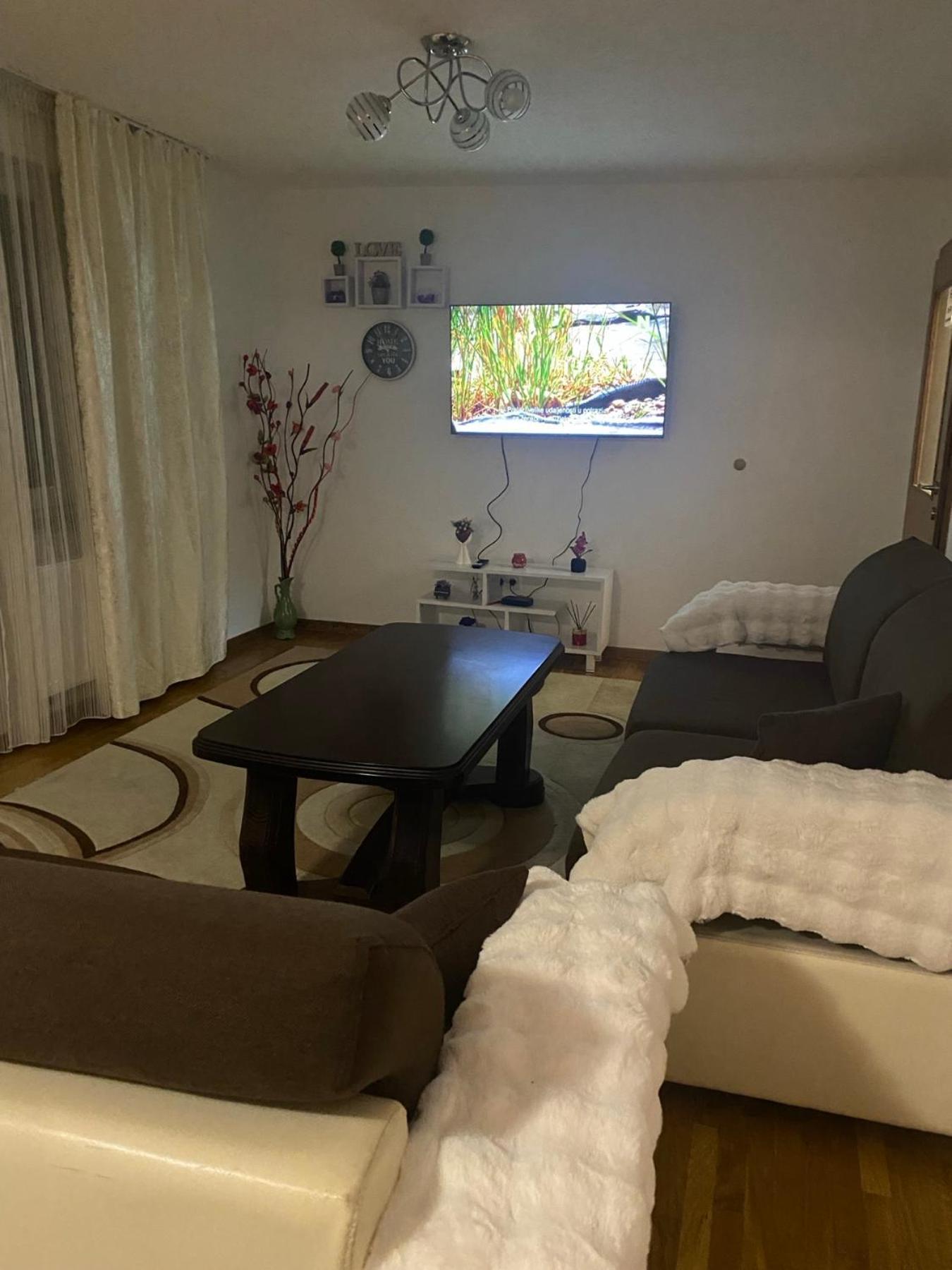 Apartment Dzeni SJJ Eksteriør billede